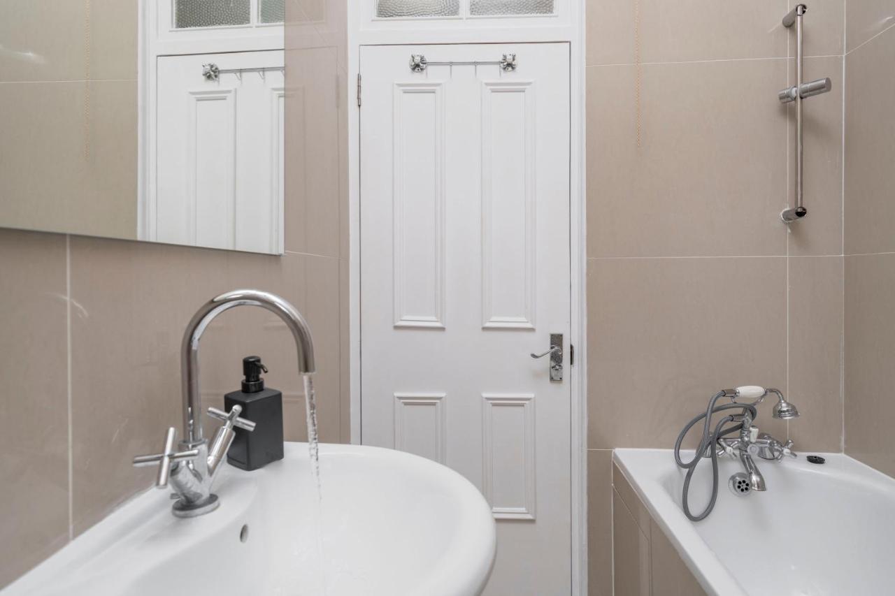 Kensington Nest Serviced Town House ลอนดอน ภายนอก รูปภาพ